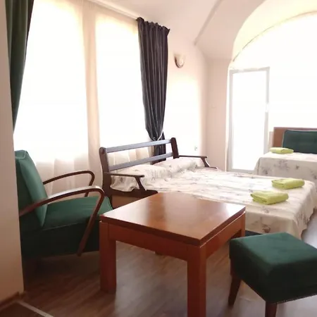 شقة Wild Cherry 2 Bedroom Economy-3 *