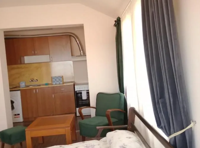 Апартамент Wild Cherry 2 Bedroom Economy-3 *